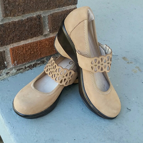 Jambu Shoes - Jambu Tan Leather Sport Wedge Design Shoe